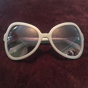 PRADA WOMENS BUTTERFLY SUNGLASSES 55mm. $290retail